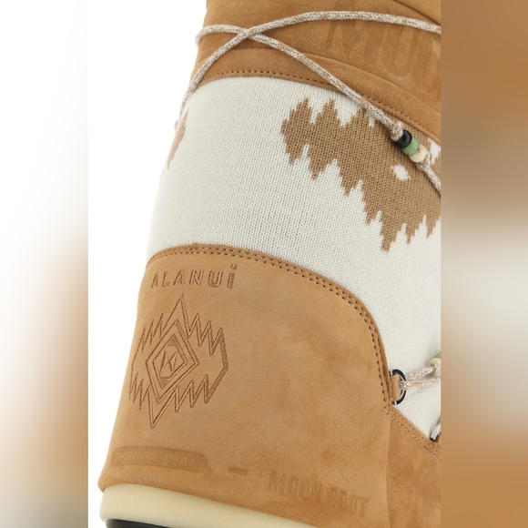 SOLD Alanui Moon Boots - Picture 5 of 10